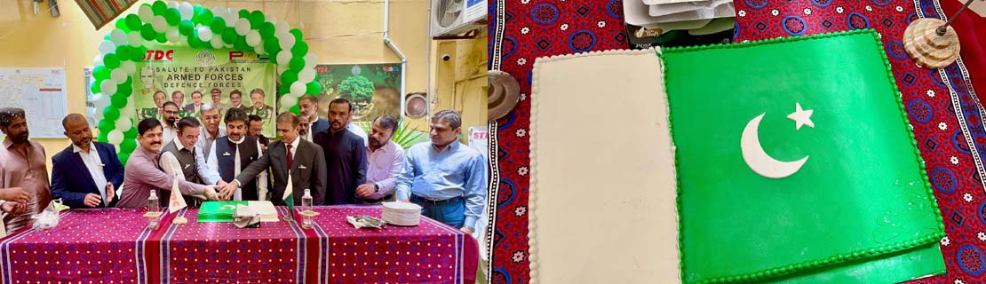 کراچی: وزیر توانائی، منصوبہ بندی و ترقیات سندھ سید ناصر حسین شاہ نے کہا ہے کہ اگست کا مہینہ ہمیں پاکستان بنانے اور اس کی حفاظت کی خاطر شہداء کی قربانیوں کی یاد دلاتا ہے۔ معرکہ حق میں ہماری بہادر افواج نے جس جرات، شجاعت اور بہادری کا ثبوت دیا اس نے ناصرف ملک کا نام روشن ہوا بلکہ پوری پاکستانی قوم کا سر فخر سے بلند ہوگیا۔